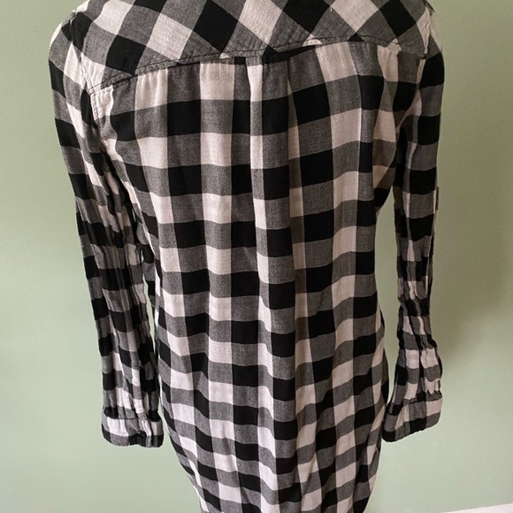 Women’s Express Tunic Style Plaid Button Down Top Size Small - Picture 2 of 6
